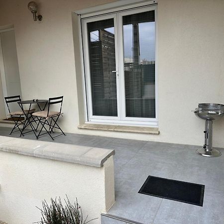 Appartement T2 Avec Terrasse Et Cour Cavaillon Esterno foto