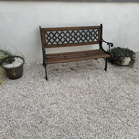 Appartement T2 Avec Terrasse Et Cour Cavaillon Esterno foto