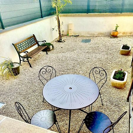 Appartement T2 Avec Terrasse Et Cour Cavaillon Esterno foto