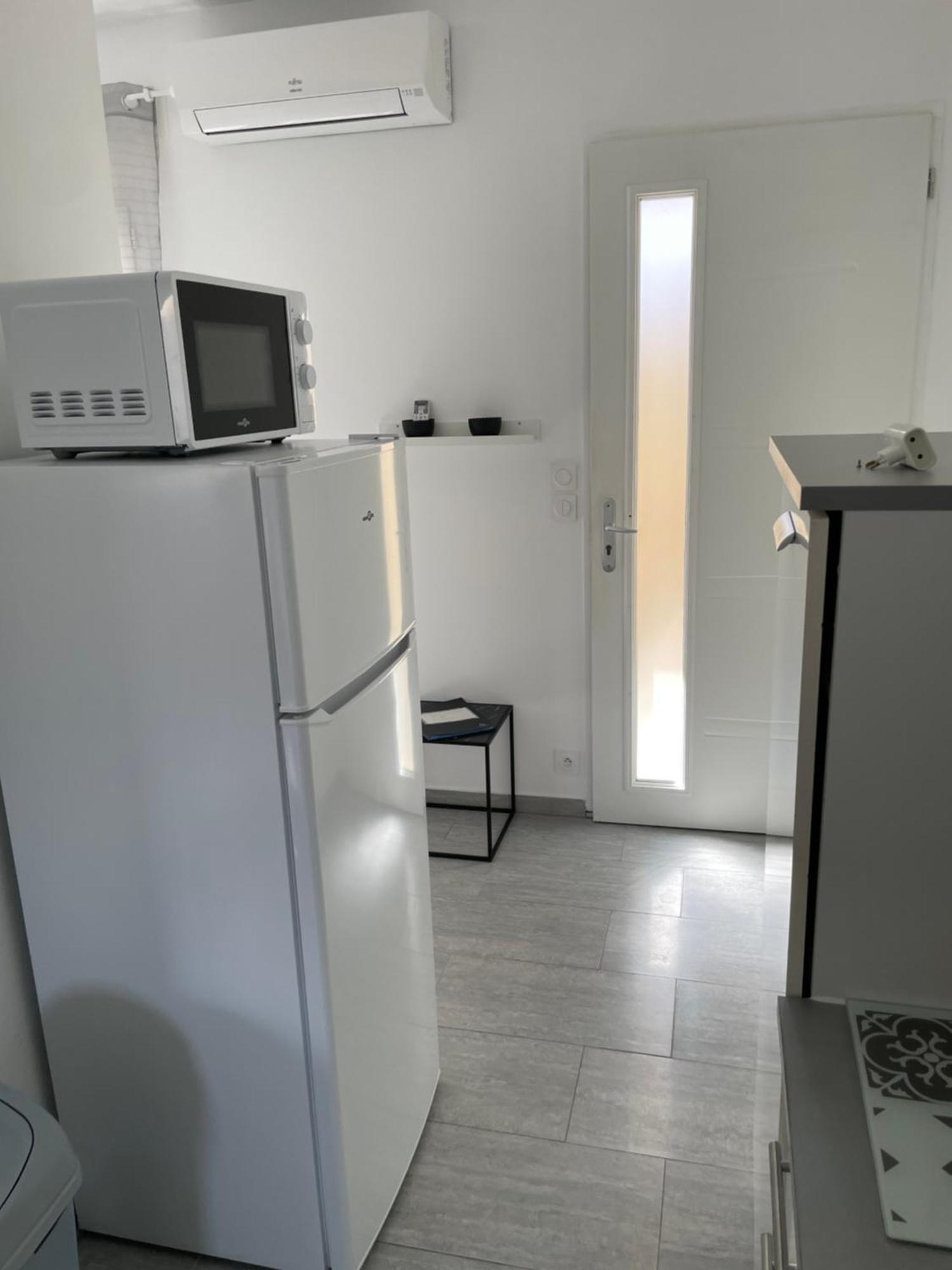 Appartement T2 Avec Terrasse Et Cour Cavaillon Esterno foto