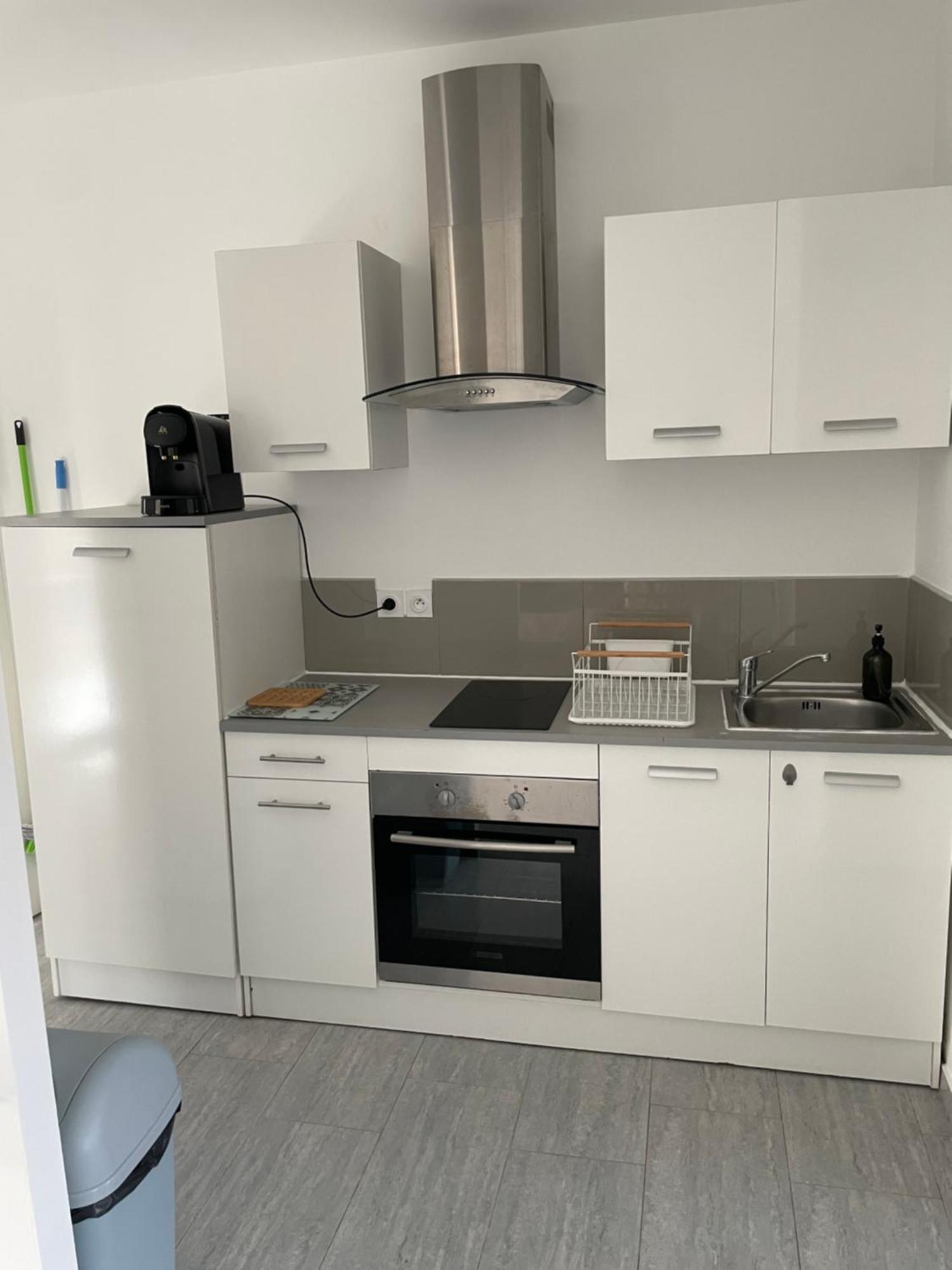 Appartement T2 Avec Terrasse Et Cour Cavaillon Esterno foto
