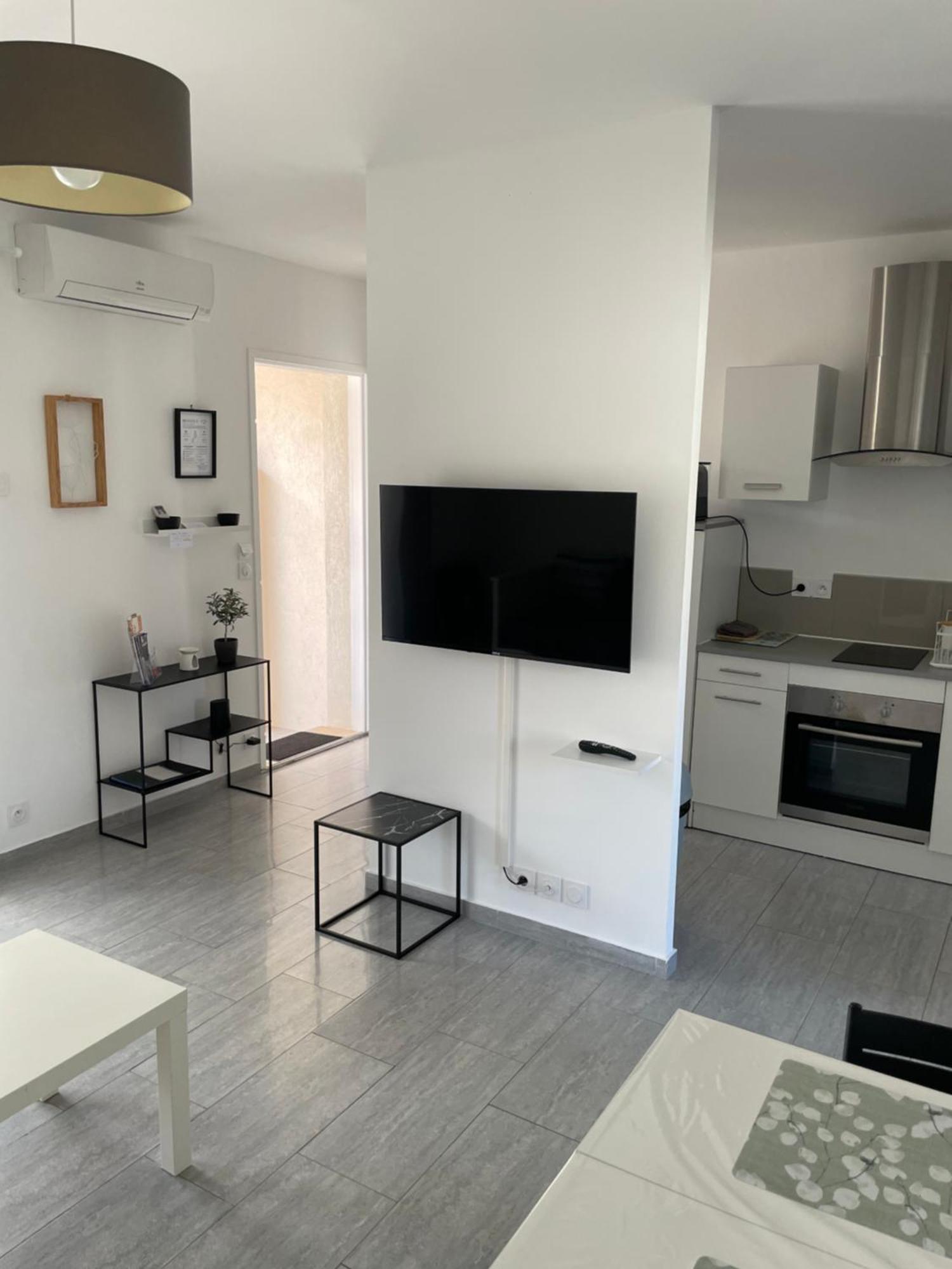 Appartement T2 Avec Terrasse Et Cour Cavaillon Esterno foto