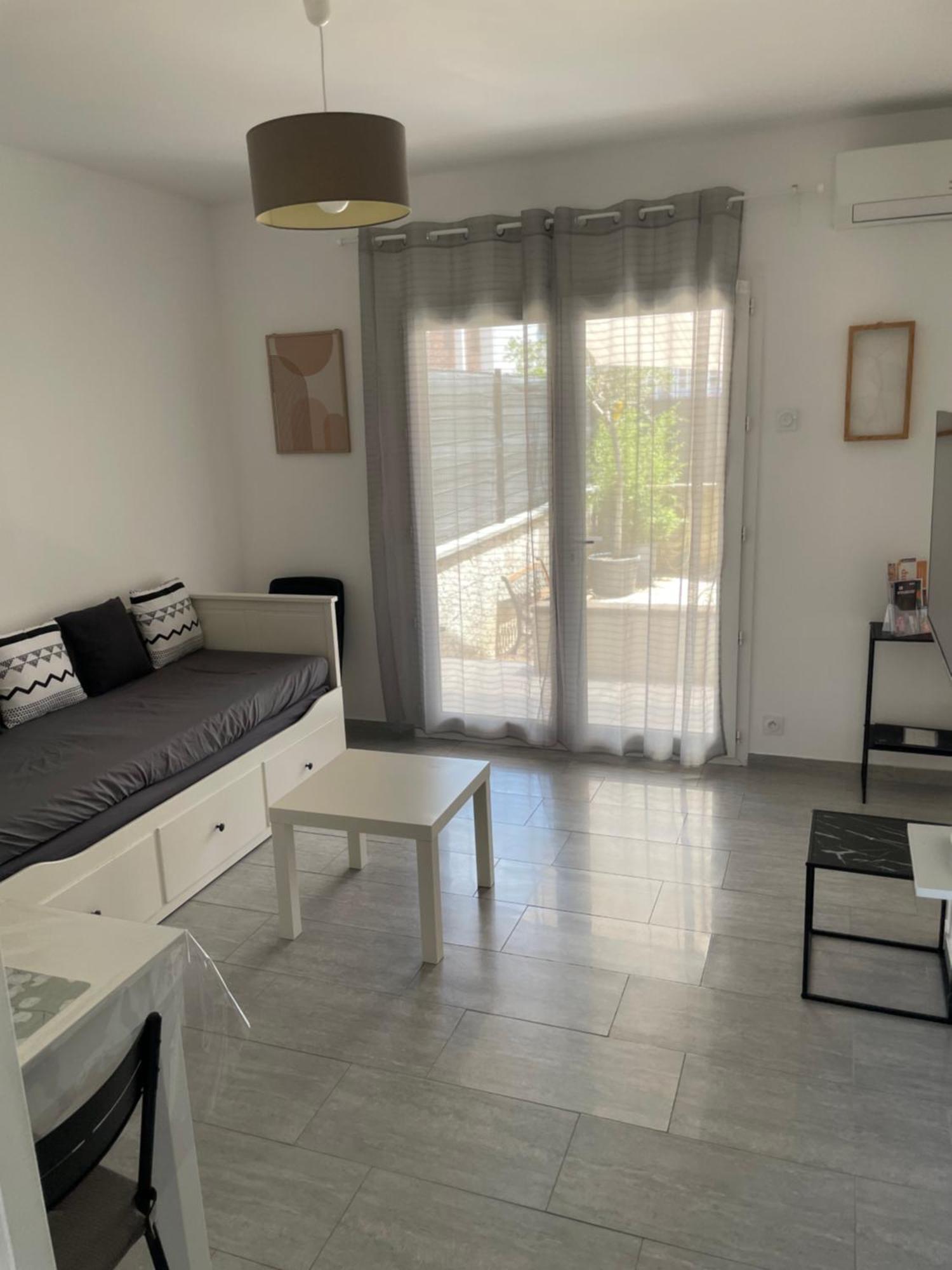 Appartement T2 Avec Terrasse Et Cour Cavaillon Esterno foto