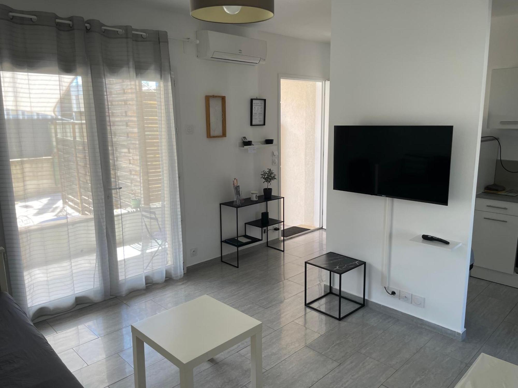 Appartement T2 Avec Terrasse Et Cour Cavaillon Esterno foto