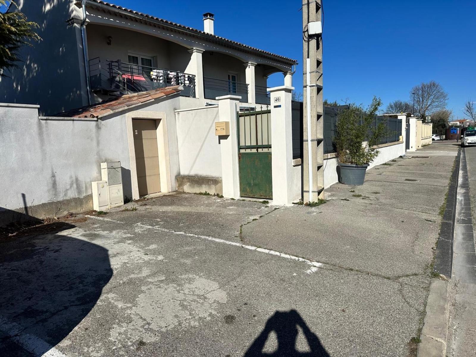 Appartement T2 Avec Terrasse Et Cour Cavaillon Esterno foto