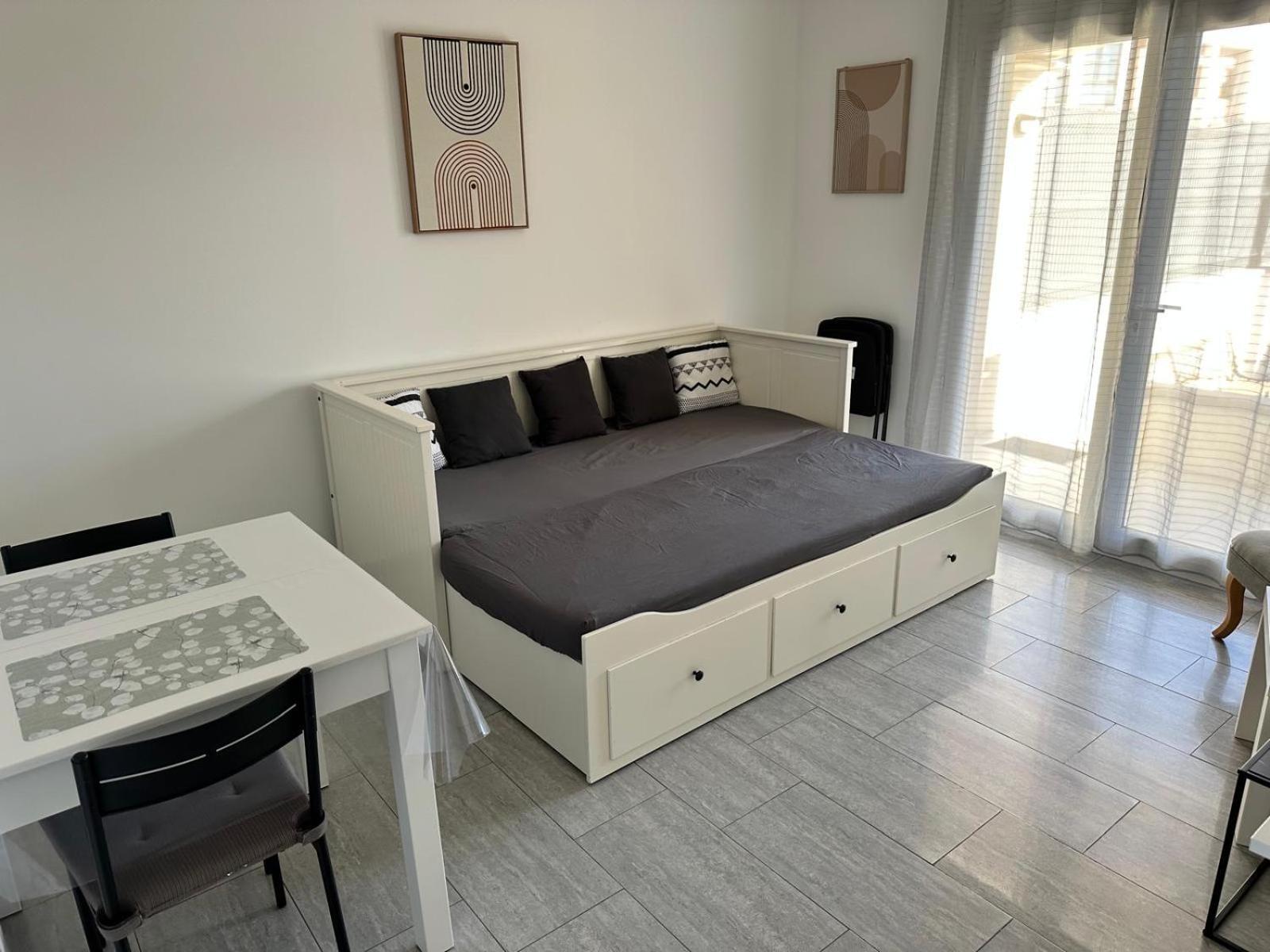 Appartement T2 Avec Terrasse Et Cour Cavaillon Esterno foto