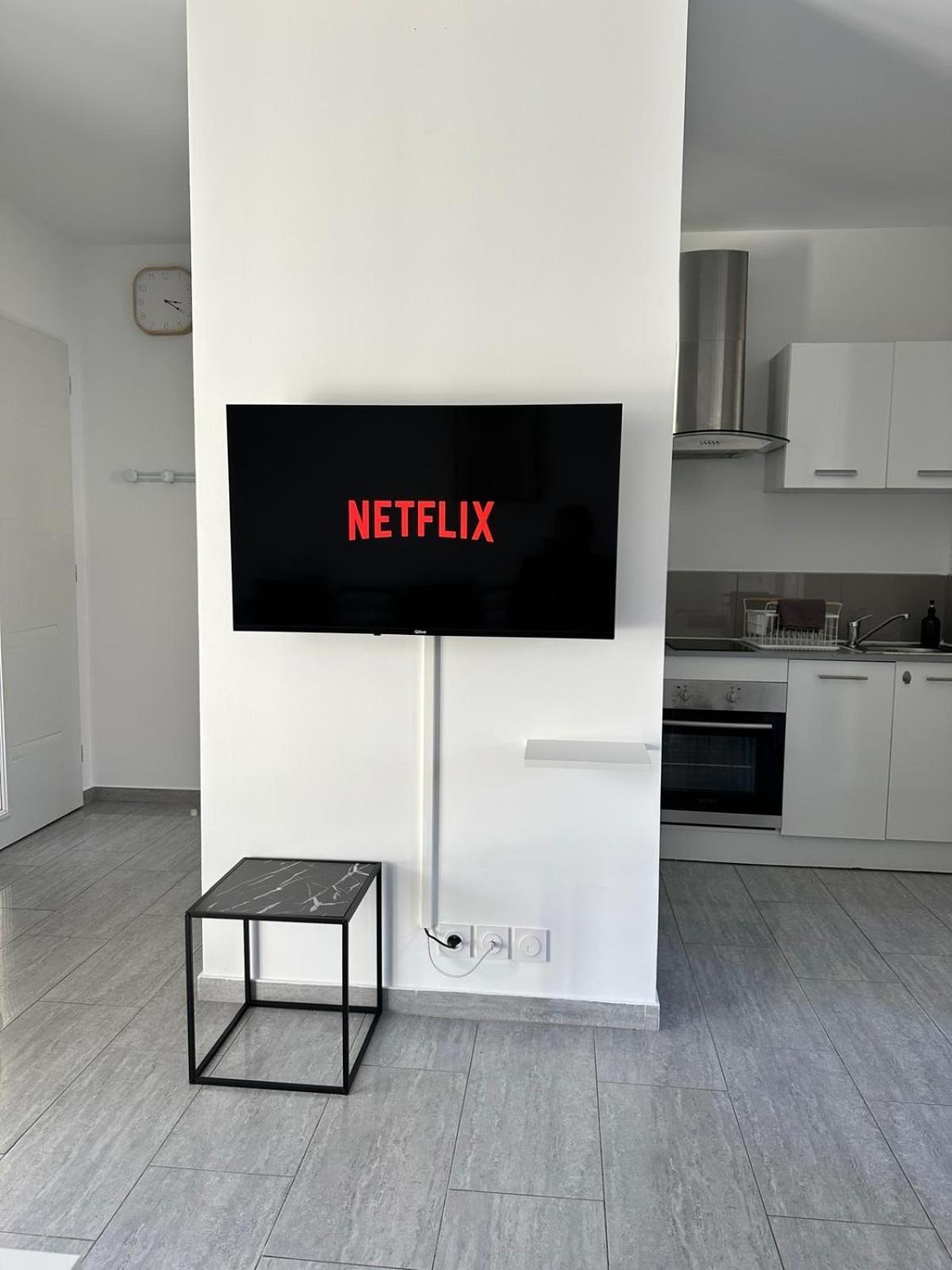 Appartement T2 Avec Terrasse Et Cour Cavaillon Esterno foto