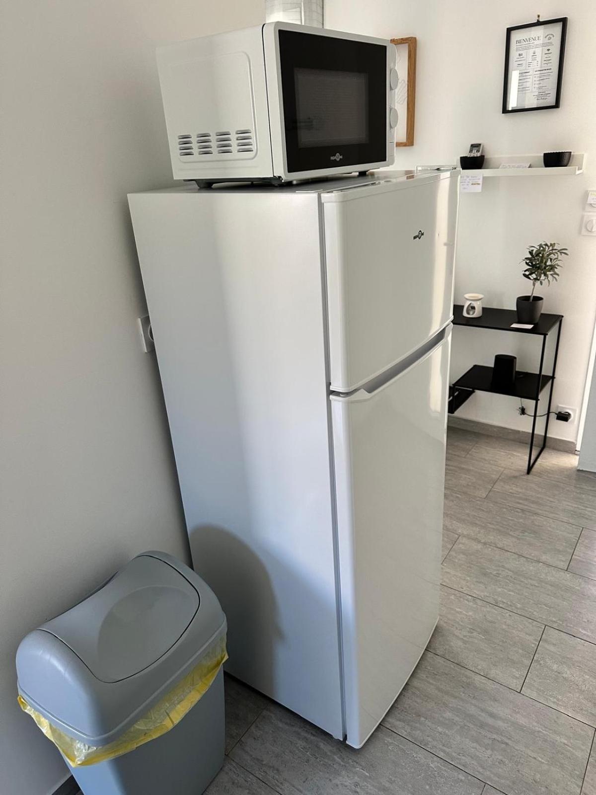 Appartement T2 Avec Terrasse Et Cour Cavaillon Esterno foto