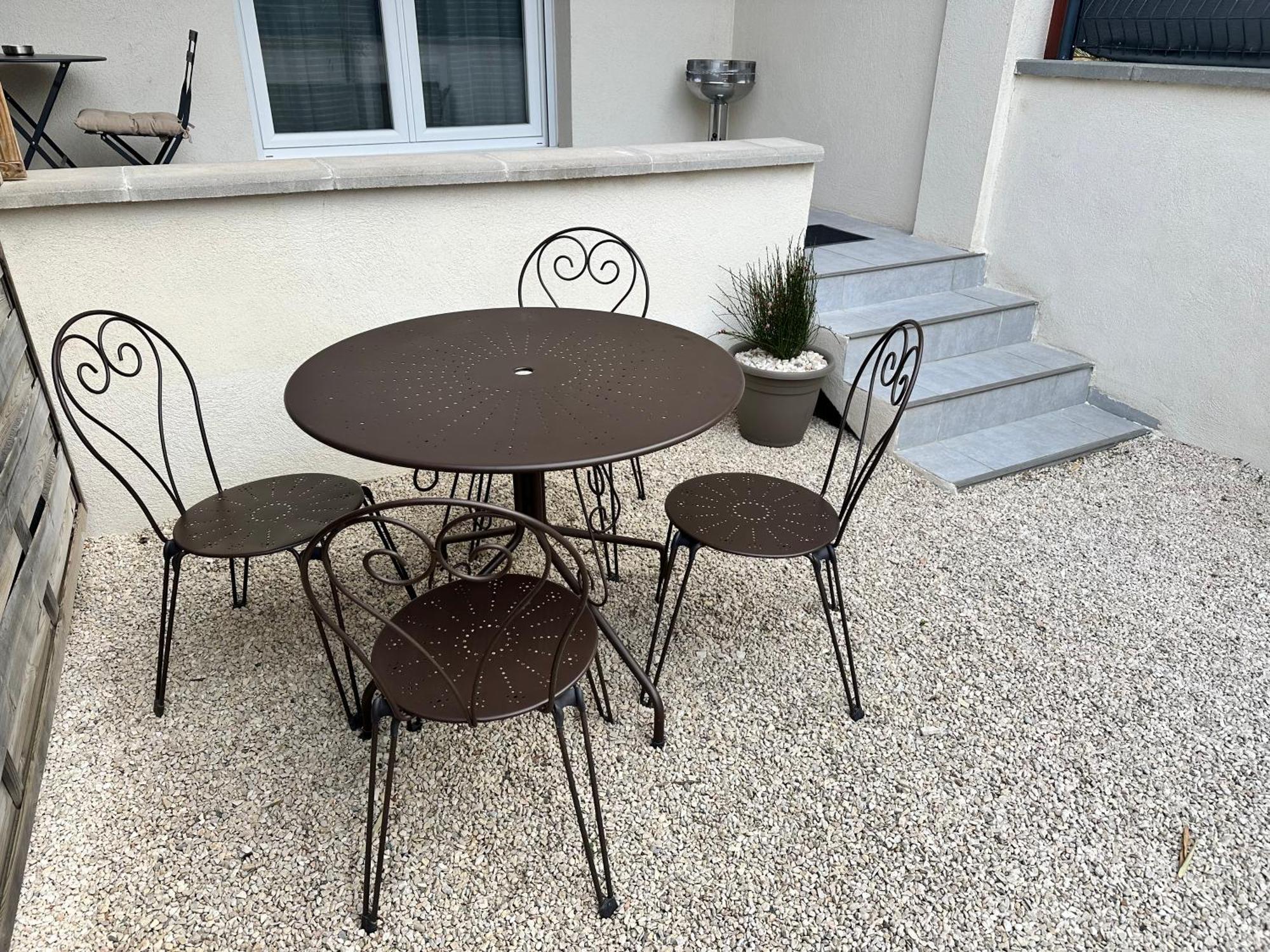 Appartement T2 Avec Terrasse Et Cour Cavaillon Esterno foto