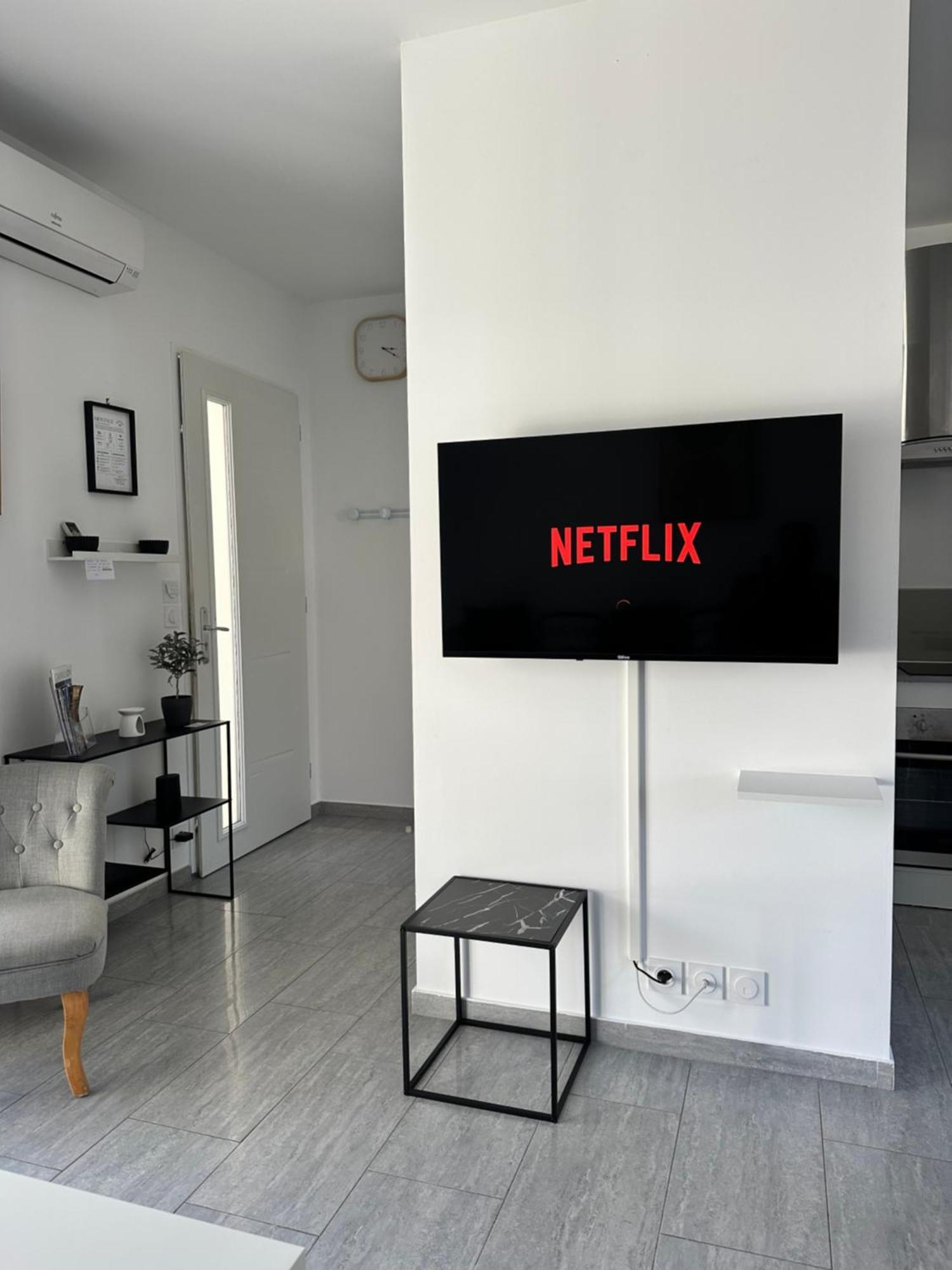Appartement T2 Avec Terrasse Et Cour Cavaillon Esterno foto